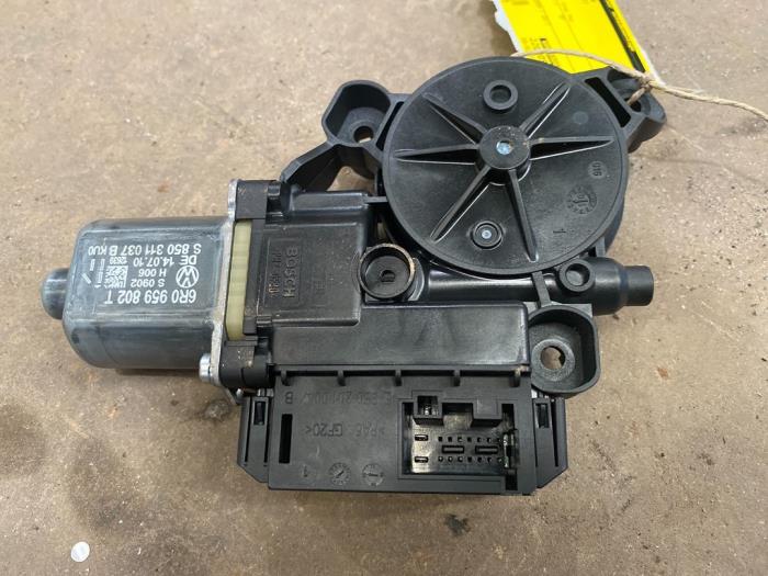 Usados Motor de ventanilla de puerta Volkswagen Polo V (6R) 1.2 TDI 12V BlueMotion Precio € 15,00 Norma de margen ofrecido por F. van den Mosselaar autodemontage