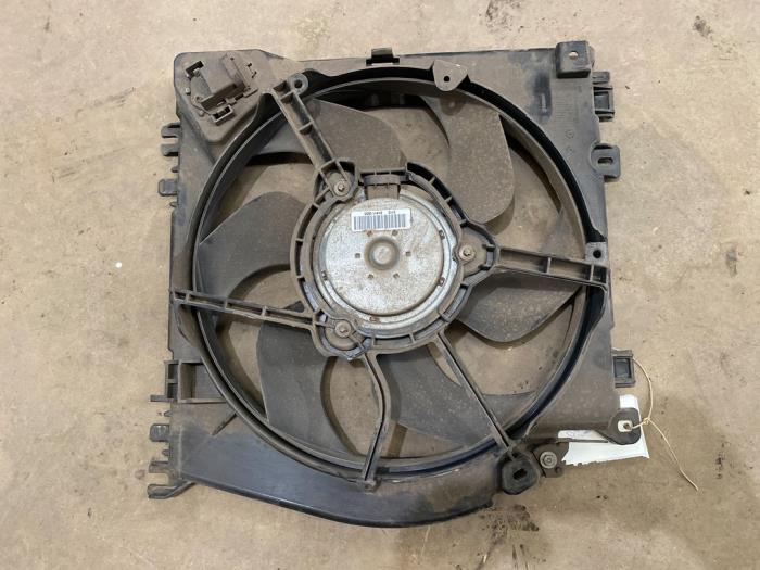 Używane Wentylator Renault Clio III (BR/CR) 1.5 dCi FAP Cena € 25,00 Procedura marży oferowane przez F. van den Mosselaar autodemontage