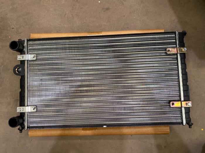 Used Radiator Volkswagen Polo III (6N1) 1.4i 60 Price € 25,00 Margin scheme offered by F. van den Mosselaar autodemontage