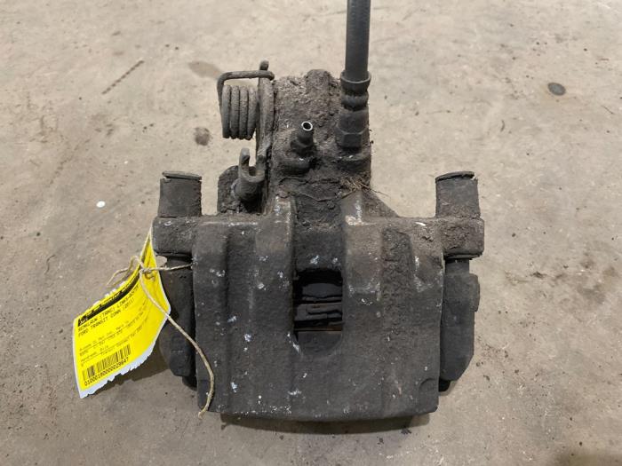 Gebrauchte Bremszange links hinten Ford Transit Connect 1.8 TDCi 90 Preis € 35,00 Margenregelung angeboten von F. van den Mosselaar autodemontage