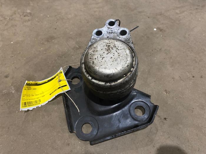 Used Engine mount Ford Fiesta 5 (JD/JH) 1.3 Price € 15,00 Margin scheme offered by F. van den Mosselaar autodemontage