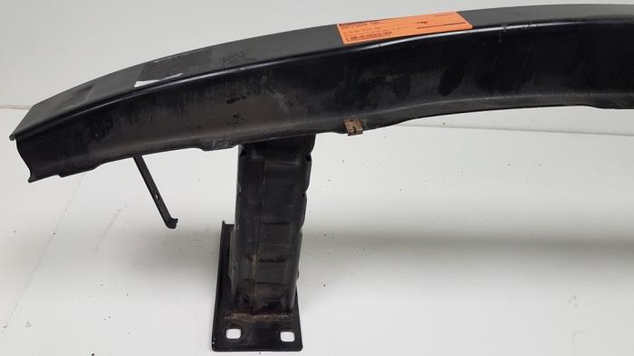 Front bumper frame from a BMW 3 serie (E92) 320i 16V Corporate Lease 2007