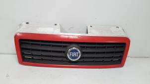 Gebrauchte Grill Fiat Doblo Cargo (223) 1.9 JTD Preis € 35,00 Margenregelung angeboten von F. van den Mosselaar autodemontage