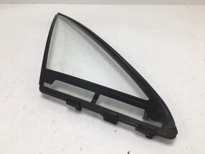 Usados Ventanilla triangular derecha delante Honda CRX (EG/EH) 1.6 ESi 16V Precio € 20,00 Norma de margen ofrecido por F. van den Mosselaar autodemontage