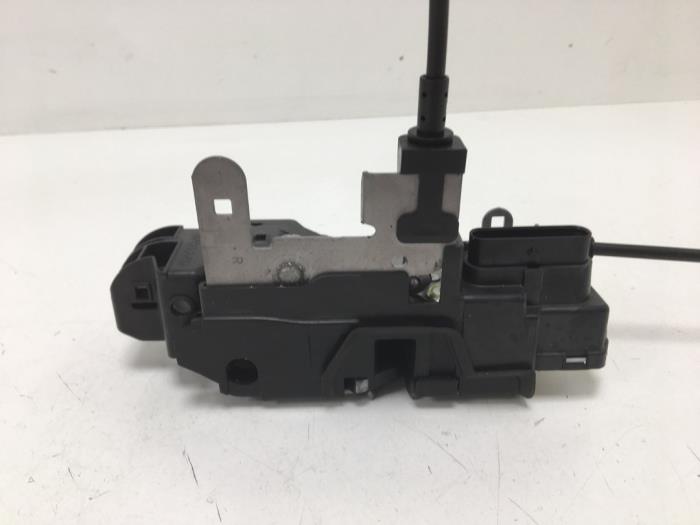 Front door lock mechanism 4-door, right Volvo V40 2.0 D3 16V - 31440390