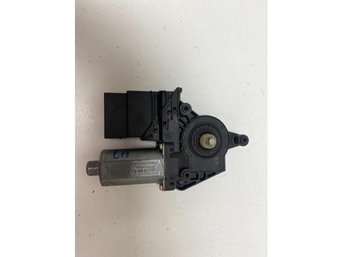 Moteur de vitre de déflecteur