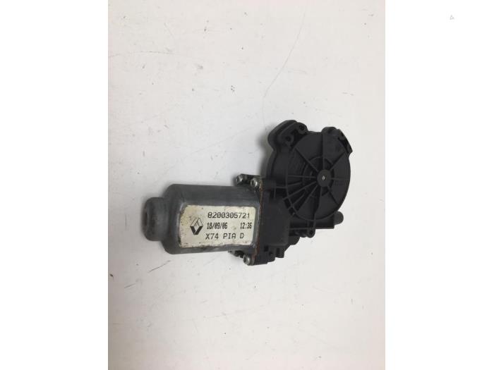 Usados Motor de ventanilla de puerta Renault Laguna II Grandtour (KG) 1.6 16V Precio € 10,00 Norma de margen ofrecido por F. van den Mosselaar autodemontage