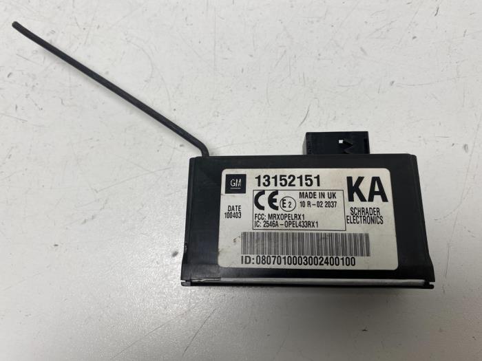 Begagnade Däcktrycksmodul Opel Signum (F48) 2.2 DGI 16V Pris € 10,00 Marginaltabell erbjuds av F. van den Mosselaar autodemontage