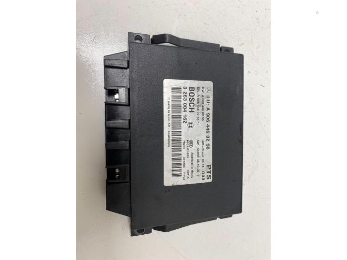 Begagnade PDC-modul Volkswagen Crafter 2.5 TDI 30/32/35 Pris € 35,00 Marginaltabell erbjuds av F. van den Mosselaar autodemontage
