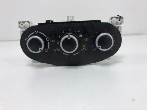 Usados Panel de control de calefacción Renault Twingo III (AH) 1.0 SCe 70 12V Precio € 25,00 Norma de margen ofrecido por F. van den Mosselaar autodemontage