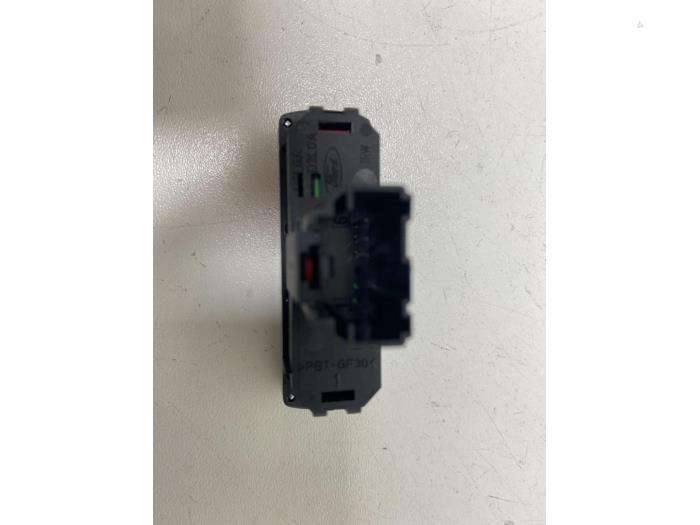 Panic lighting switch from a Ford Mondeo III Wagon 2.0 TDCi 130 16V 2004