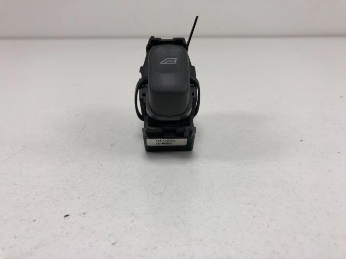 Usados Interruptor de ventanilla eléctrica Volvo V70 (SW) 2.4 20V 140 Precio € 10,00 Norma de margen ofrecido por F. van den Mosselaar autodemontage