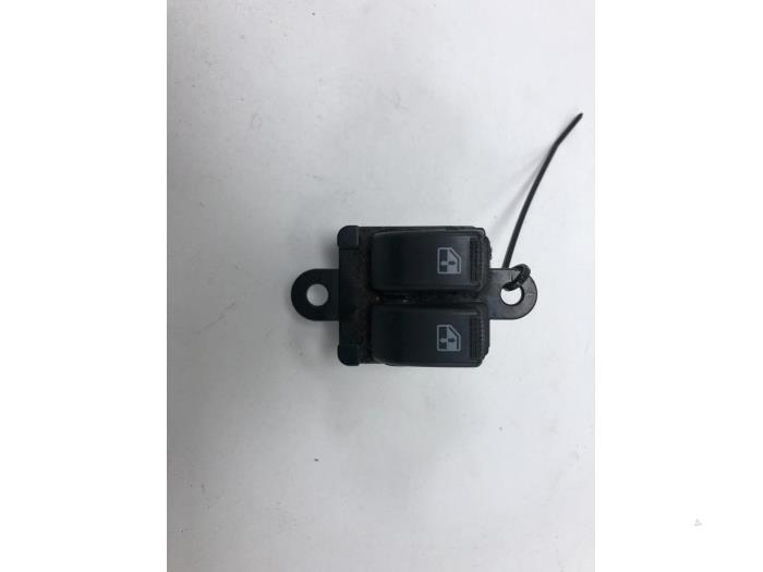 Używane Przelacznik combi okienny Hyundai Atos 1.1 12V Prime Cena € 10,00 Procedura marży oferowane przez F. van den Mosselaar autodemontage