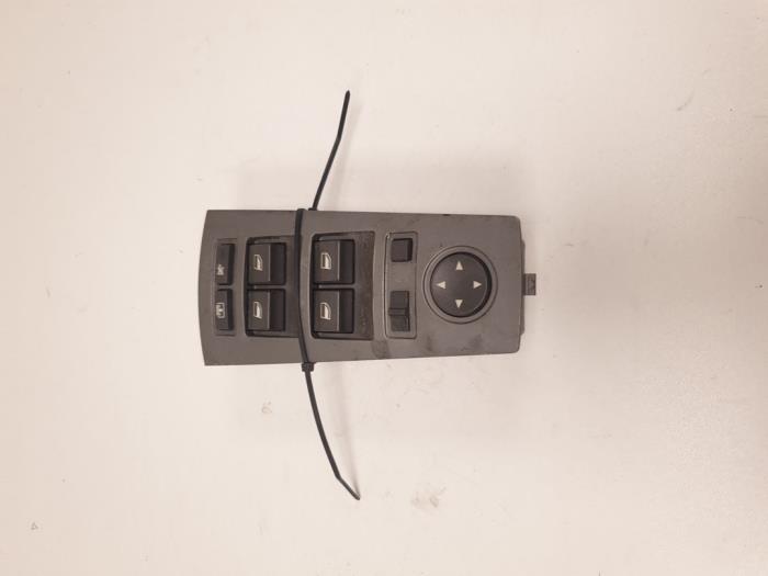 Usados Interruptor combinado de ventanillas BMW 7 serie (E65/E66/E67) 735i,Li 3.6 V8 32V Precio € 25,00 Norma de margen ofrecido por F. van den Mosselaar autodemontage