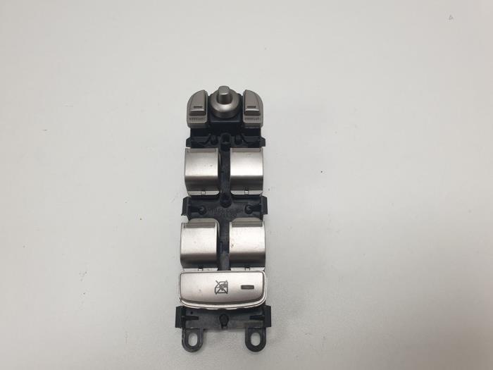 Usados Interruptor combinado de ventanillas Jaguar XF (CC9) 2.7 D V6 24V Precio € 20,00 Norma de margen ofrecido por F. van den Mosselaar autodemontage