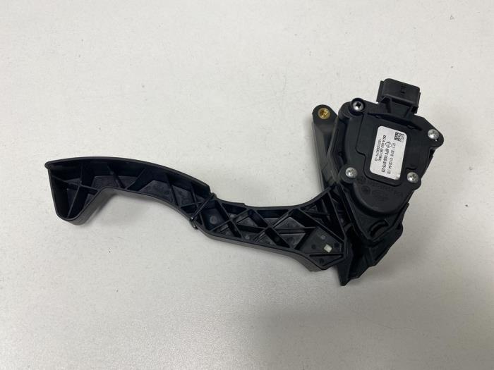 Używane Pedal gazu Renault Twingo III (AH) 1.0 SCe 70 12V Cena € 15,00 Procedura marży oferowane przez F. van den Mosselaar autodemontage