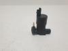 Windscreen washer pump from a Nissan Primastar 1.9 dCi 100 2005