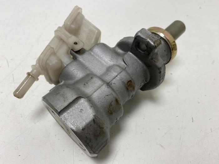 Master cylinder from a Ford Focus 1 Wagon 1.6 16V 2004