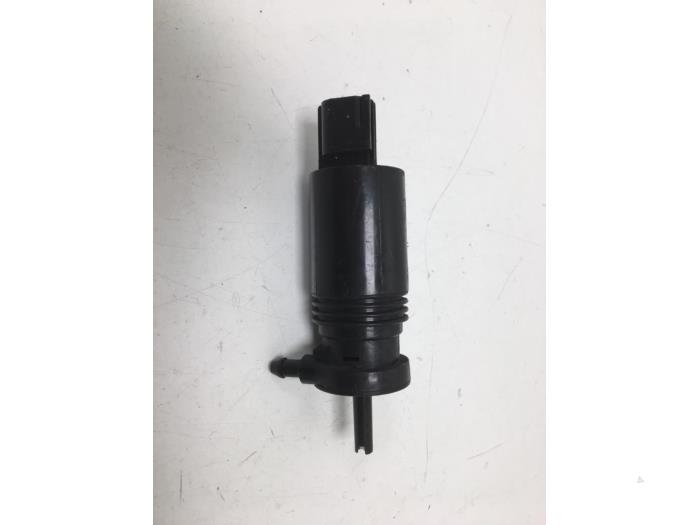 Windscreen washer pump from a Volvo V50 (MW) 1.6 D2 16V 2012