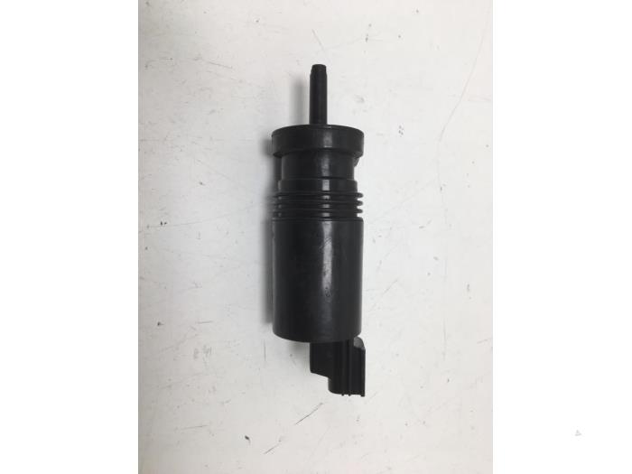 Windscreen washer pump from a Volvo V50 (MW) 1.6 D2 16V 2012