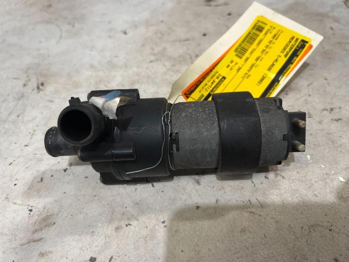 Begagnade Vattenpump Mercedes C Combi (S203) 2.0 C-200K 16V Pris € 20,00 Marginaltabell erbjuds av F. van den Mosselaar autodemontage