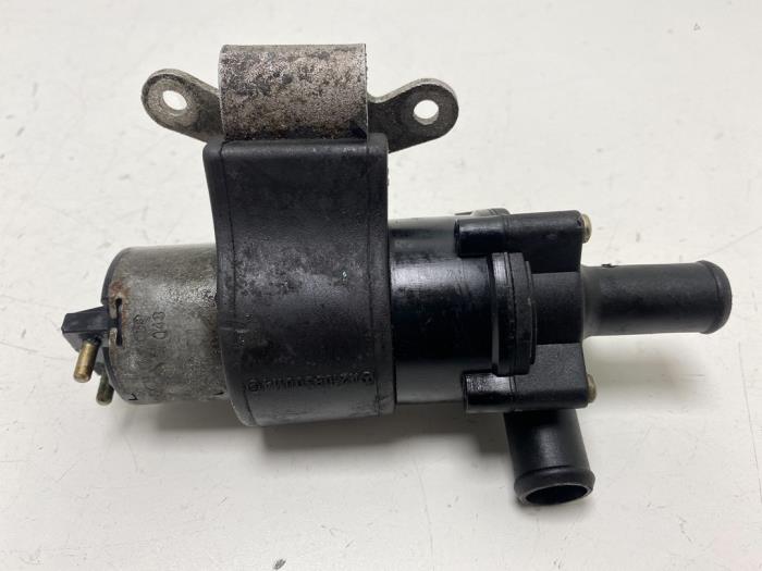 Begagnade Vattenpump Mercedes E (W210) 3.2 E-320 24V Pris € 15,00 Marginaltabell erbjuds av F. van den Mosselaar autodemontage