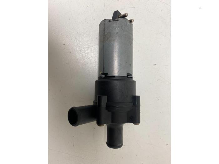 Begagnade Vattenpump Mercedes Sprinter 3t (903) 313 CDI 16V Pris € 20,00 Marginaltabell erbjuds av F. van den Mosselaar autodemontage