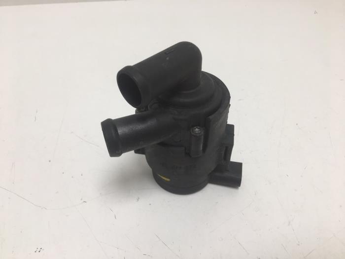 Begagnade Vattenpump Volkswagen Transporter T5 2.0 TDI DRF Pris € 20,00 Marginaltabell erbjuds av F. van den Mosselaar autodemontage