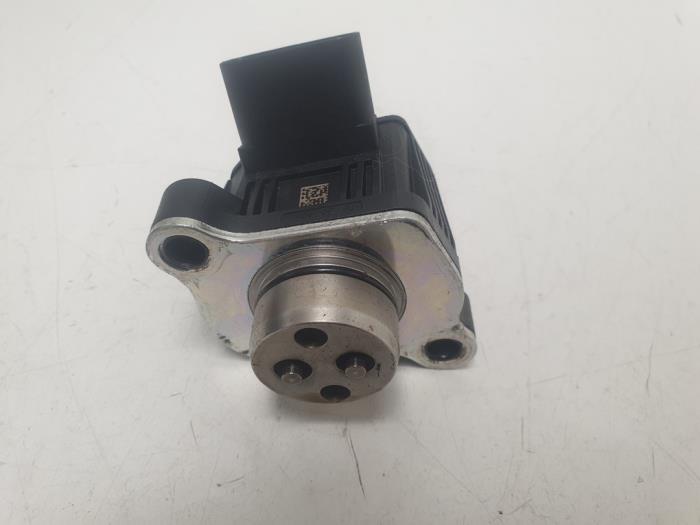 Begagnade Magnetkoppling, vattenpump Mercedes A (177.0) 1.3 A-180 Turbo 16V Pris € 15,00 Marginaltabell erbjuds av F. van den Mosselaar autodemontage