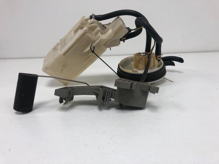 Gebrauchte Kraftstoffpumpe Elektrisch Nissan Micra (K11) 1.0 16V, N-CVT Preis € 25,00 Margenregelung angeboten von F. van den Mosselaar autodemontage