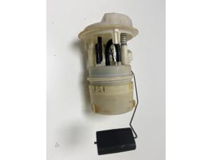 Usados Bomba eléctrica de combustible Peugeot 206 (2A/C/H/J/S) 1.1 XN,XR Precio € 25,00 Norma de margen ofrecido por F. van den Mosselaar autodemontage