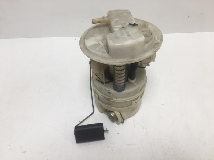 Usagé Pompe à carburant Renault Clio II (BB/CB) 1.2 16V Prix € 25,00 Règlement à la marge proposé par F. van den Mosselaar autodemontage