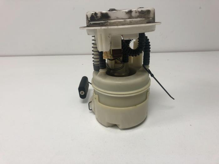 Usagé Pompe d'injection Renault Clio II (BB/CB) 1.2 16V Prix € 25,00 Règlement à la marge proposé par F. van den Mosselaar autodemontage