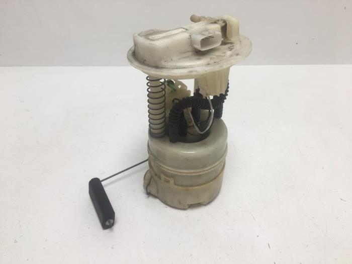 Gebrauchte Kraftstoffpumpe Elektrisch Renault Modus/Grand Modus (JP) 1.4 16V Preis € 35,00 Margenregelung angeboten von F. van den Mosselaar autodemontage