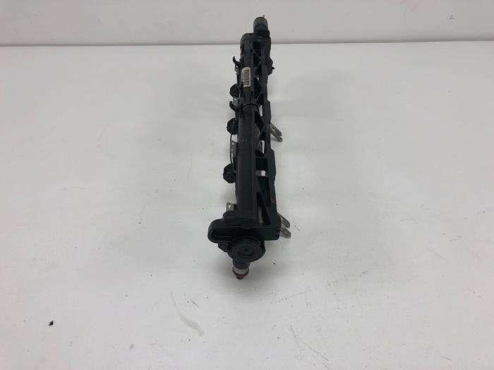 Fuel injector nozzle from a Ford Fiesta 6 (JA8) 1.25 16V 2011
