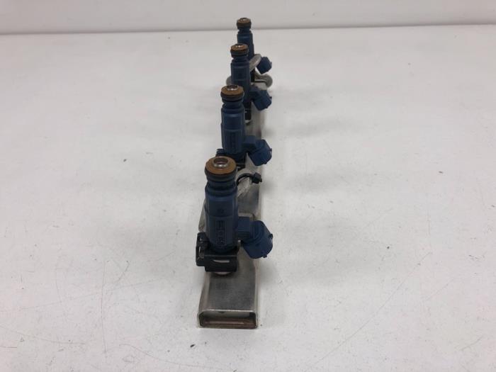 Fuel injector nozzle Hyundai iX20 1.4i 16V - 353102B000 G4FA