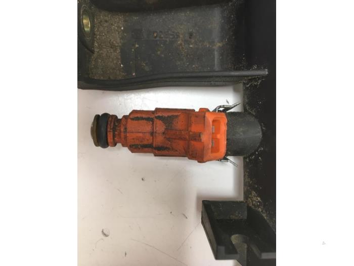 Fuel injector nozzle from a Peugeot 206 (2A/C/H/J/S) 1.6 16V 2002