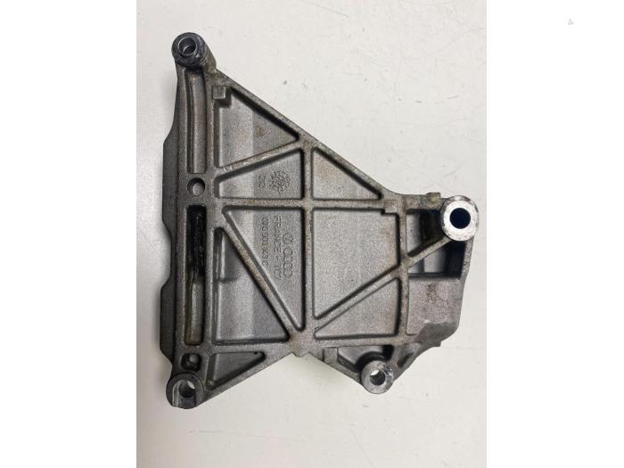 Usagé Support dynamo bas Volkswagen Touareg (7LA/7L6) 2.5 TDI R5 Prix € 15,00 Règlement à la marge proposé par F. van den Mosselaar autodemontage