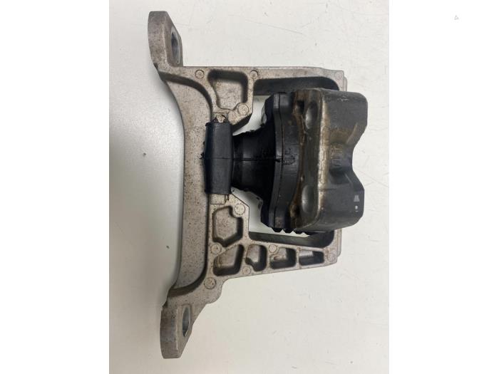 Used Engine mount Ford Transit Connect (PJ2) 1.6 TDCi 16V 95 Price € 20,00 Margin scheme offered by F. van den Mosselaar autodemontage