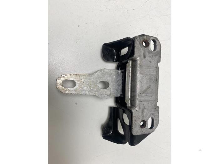 Used Engine mount Ford Fiesta 6 (JA8) 1.25 16V Price € 10,00 Margin scheme offered by F. van den Mosselaar autodemontage