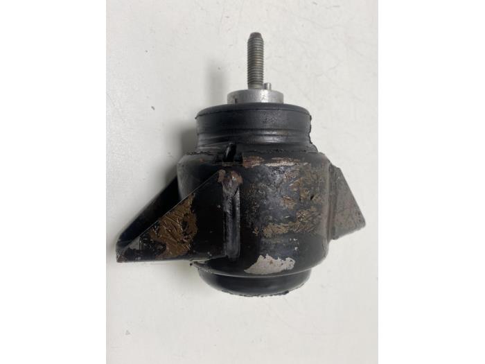 Used Engine mount Landrover Discovery II 2.5 Td5 Price € 25,00 Margin scheme offered by F. van den Mosselaar autodemontage