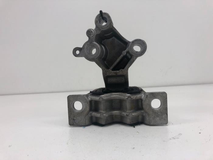 Used Engine mount Renault Twingo II (CN) 1.2 16V Price € 15,00 Margin scheme offered by F. van den Mosselaar autodemontage