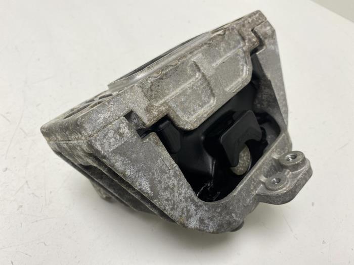 Engine mount from a Seat Toledo (1M2) 1.6 16V 2002