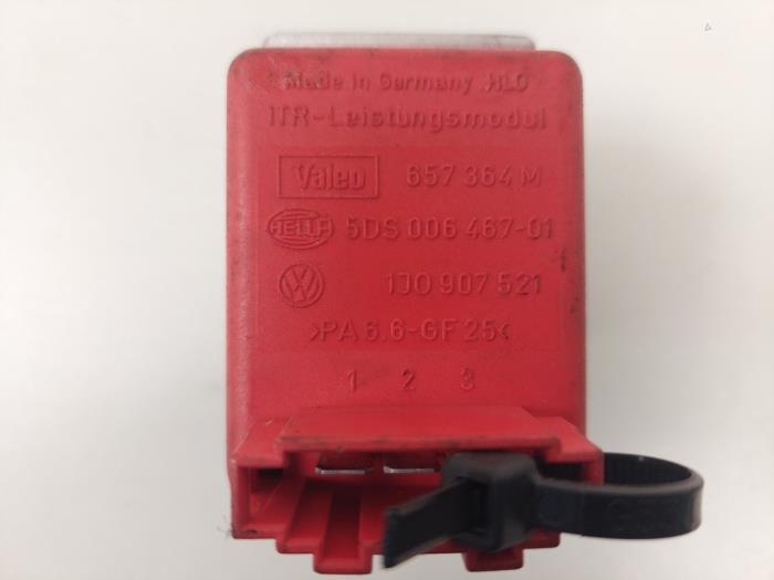 Heater resistor from a Volkswagen Golf IV (1J1) 1.9 TDI 110 1999
