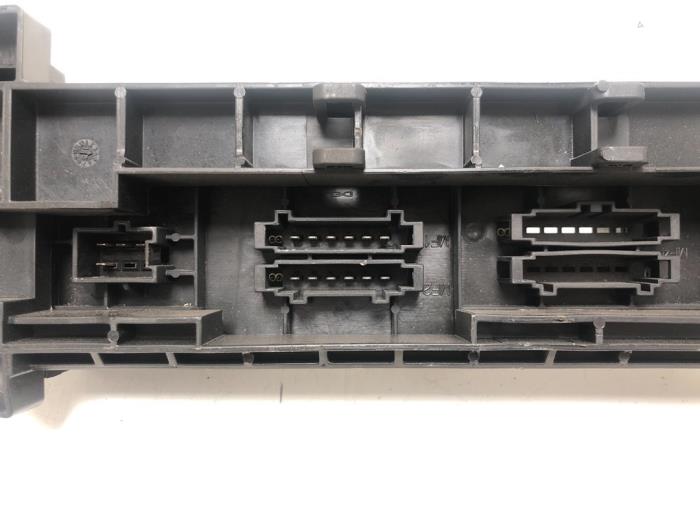 Fuse box from a Mercedes-Benz ML III (166) 3.0 ML-350 BlueTEC V6 24V 4-Matic 2013