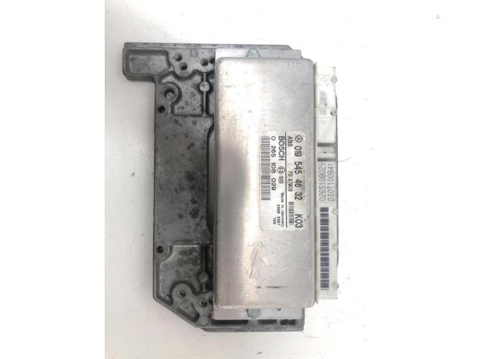 Używane Sterownik ABS Mercedes C (W202) 2.2 C-220 D 16V Cena € 20,00 Procedura marży oferowane przez F. van den Mosselaar autodemontage