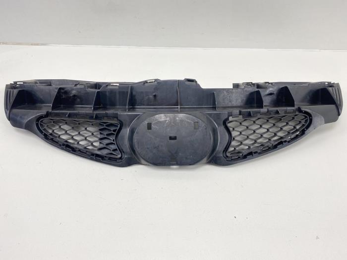 Używane Grill Toyota Aygo (B10) 1.0 12V VVT-i Cena € 20,00 Procedura marży oferowane przez F. van den Mosselaar autodemontage
