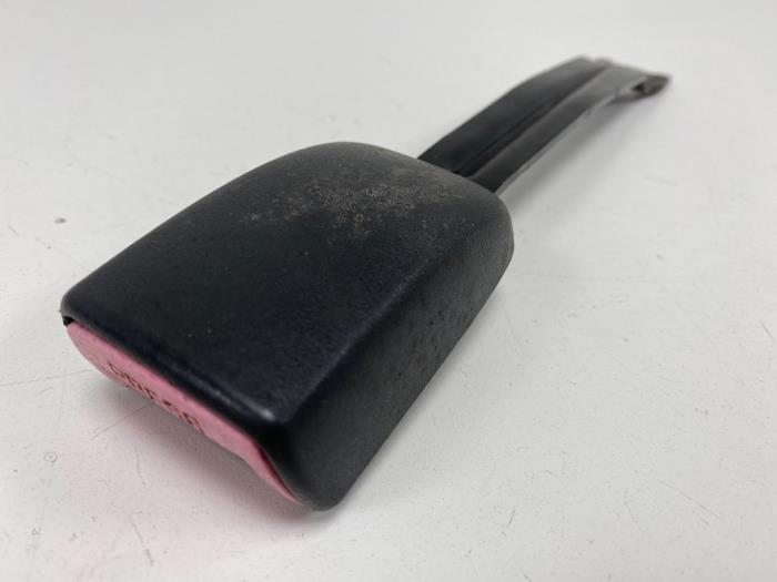 Front seatbelt buckle, right from a Toyota Aygo (B10) 1.0 12V VVT-i 2007