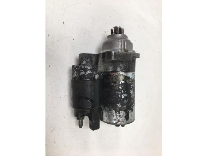 Starter from a Volkswagen New Beetle (9C1/9G1) 2.0 2000