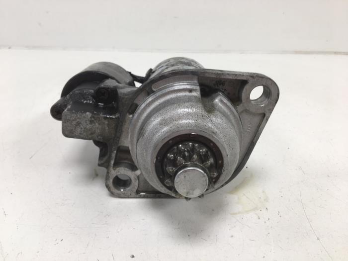 Starter from a Volkswagen New Beetle (9C1/9G1) 2.0 2000